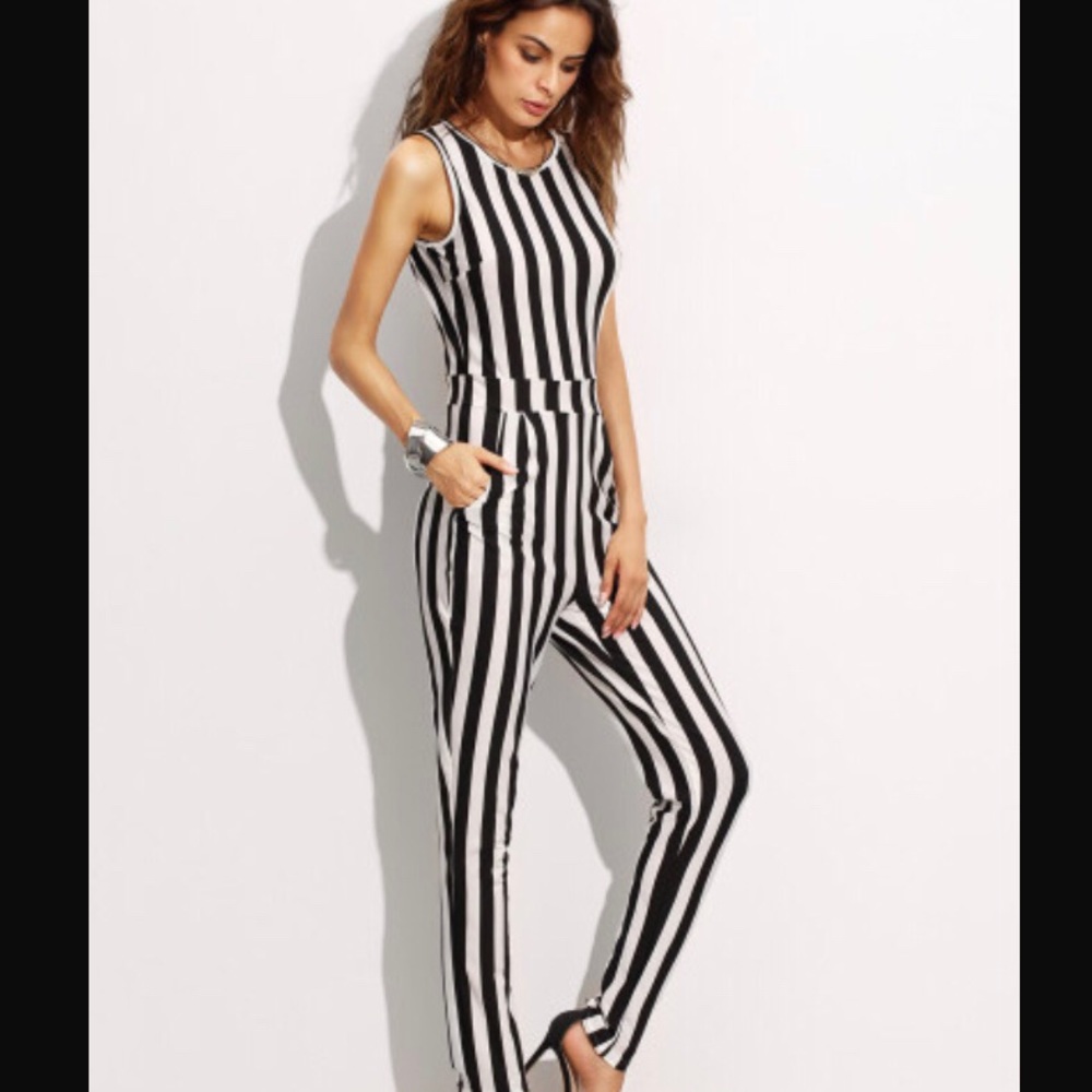 Striped Sleeveless Keyhole Summer Jumpsuit - Picture 5 of 7